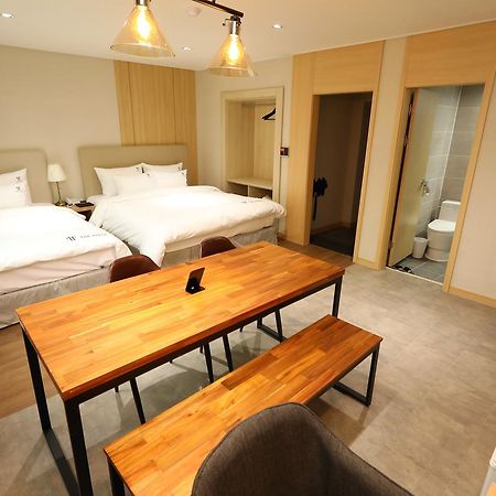 The First Hotel Changwon Bagian luar foto